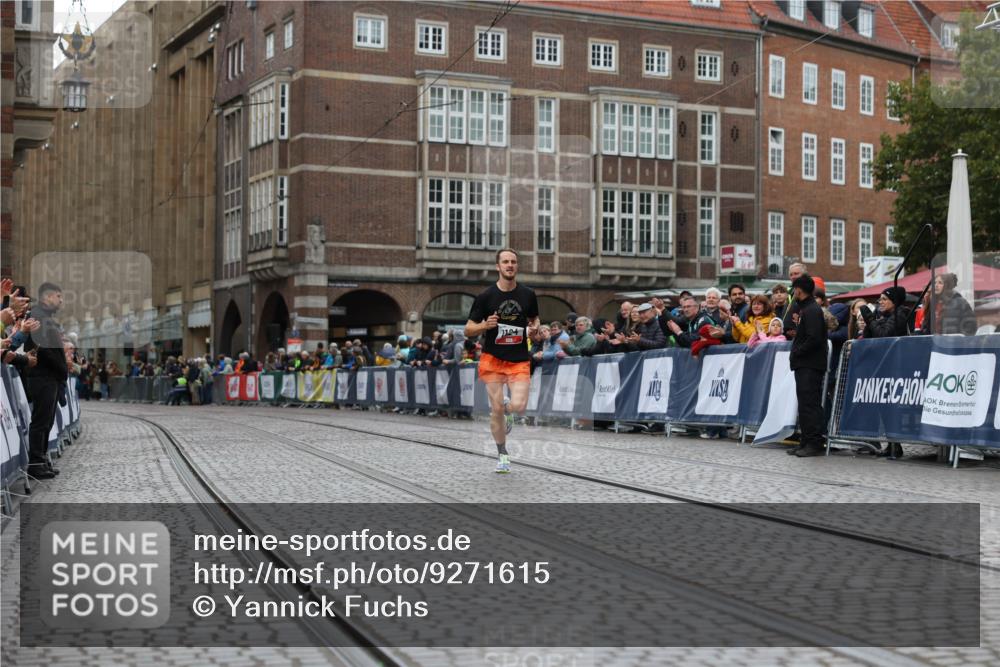 05.10.2025 - 20. swb-Marathon Bremen Yannick Fuchs http://msf.ph/oto/9271615 05.10.2025 12:17:35 Ziel  meine-sportfotos.de