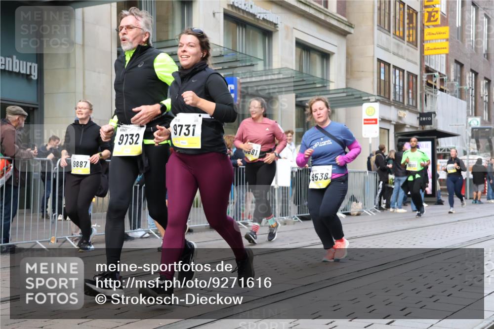 05.10.2025 - 20. swb-Marathon Bremen Strokosch-Dieckow http://msf.ph/oto/9271616 05.10.2025 11:09:20 Ziel 9001, 9002, 9185, 9538, 9731, 9732, 9887, 10074, 10245, 10316, 10412, 10417, 10419, 10672, 10827, 10865, 10881, 10886, 10943, 11206, 11219, 11407, 11447, 11486, 11526, 11614, 11654, 11655, 11664, 9001, 9002, 9185, 9538, 9731, 9732, 9887, 10074, 10245, 10316, 10412, 10417, 10419, 10672, 10827, 10865, 10881, 10886, 10943, 11206, 11219, 11447, 11526, 11614, 11664 meine-sportfotos.de