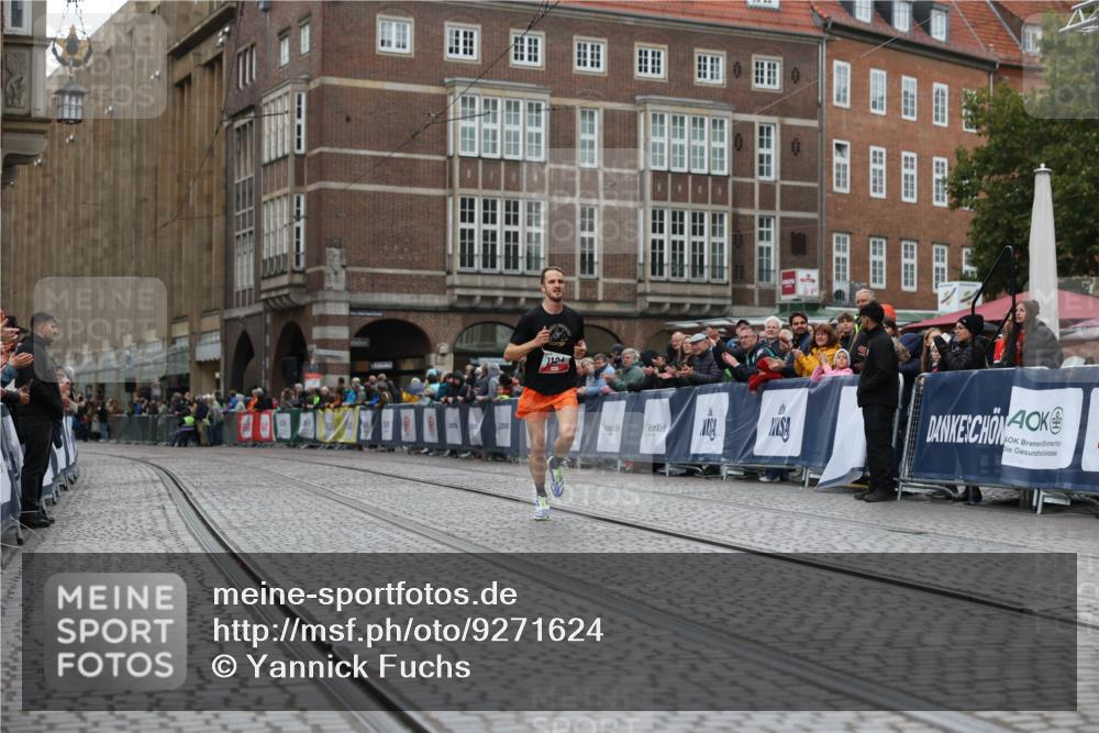 05.10.2025 - 20. swb-Marathon Bremen Yannick Fuchs http://msf.ph/oto/9271624 05.10.2025 12:17:35 Ziel  meine-sportfotos.de