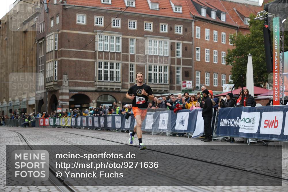 05.10.2025 - 20. swb-Marathon Bremen Yannick Fuchs http://msf.ph/oto/9271636 05.10.2025 12:17:36 Ziel  meine-sportfotos.de