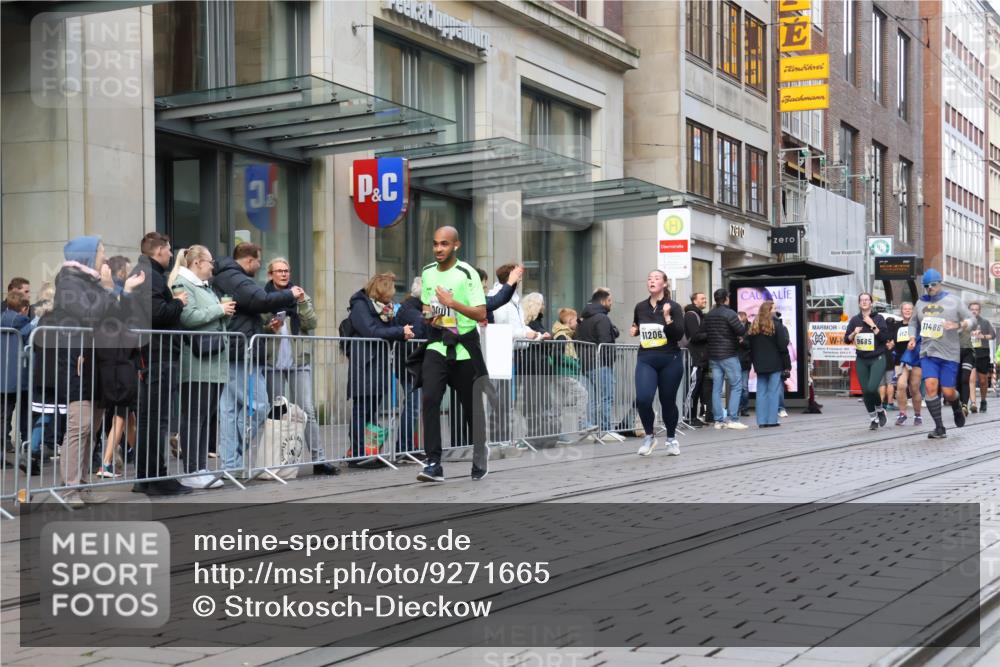 05.10.2025 - 20. swb-Marathon Bremen Strokosch-Dieckow http://msf.ph/oto/9271665 05.10.2025 11:09:23 Ziel 9001, 9185, 9410, 9538, 9685, 9731, 9732, 9887, 9972, 10074, 10245, 10316, 10412, 10417, 10419, 10448, 10672, 10827, 10860, 10865, 10881, 10886, 10943, 11206, 11219, 11407, 11447, 11486, 11526, 11614, 11654, 11655, 11664, 9001, 9185, 9410, 9538, 9685, 9731, 9732, 9887, 9972, 10074, 10245, 10316, 10412, 10417, 10419, 10448, 10672, 10827, 10860, 10865, 10881, 10886, 10943, 11206, 11219, 11447, 11526, 11614, 11664 meine-sportfotos.de