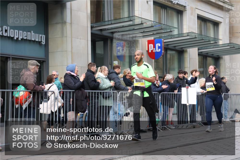 05.10.2025 - 20. swb-Marathon Bremen Strokosch-Dieckow http://msf.ph/oto/9271676 05.10.2025 11:09:24 Ziel 9001, 9185, 9410, 9538, 9685, 9731, 9732, 9887, 9972, 10245, 10316, 10412, 10417, 10419, 10448, 10672, 10827, 10860, 10881, 10886, 10943, 11206, 11219, 11381, 11407, 11447, 11486, 11526, 11614, 11654, 11655, 11664, 9001, 9185, 9410, 9538, 9685, 9731, 9732, 9887, 9972, 10245, 10316, 10412, 10417, 10419, 10448, 10672, 10827, 10860, 10881, 10886, 10943, 11206, 11219, 11381, 11447, 11526, 11614, 11664 meine-sportfotos.de