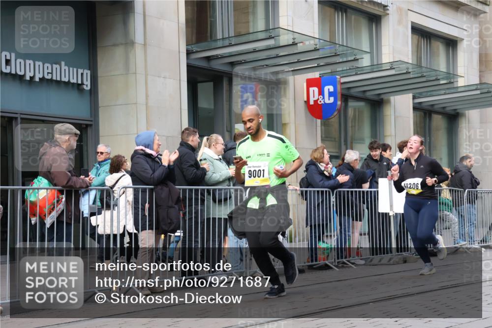 05.10.2025 - 20. swb-Marathon Bremen Strokosch-Dieckow http://msf.ph/oto/9271687 05.10.2025 11:09:24 Ziel 9001, 9185, 9410, 9538, 9685, 9731, 9732, 9887, 9972, 10245, 10316, 10412, 10417, 10419, 10448, 10672, 10827, 10860, 10881, 10886, 10943, 11206, 11219, 11381, 11407, 11447, 11486, 11526, 11614, 11654, 11655, 11664, 9001, 9185, 9410, 9538, 9685, 9731, 9732, 9887, 9972, 10245, 10316, 10412, 10417, 10419, 10448, 10672, 10827, 10860, 10881, 10886, 10943, 11206, 11219, 11381, 11447, 11526, 11614, 11664 meine-sportfotos.de