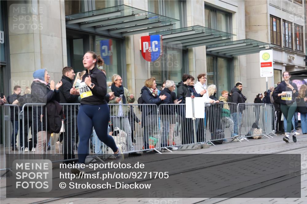 05.10.2025 - 20. swb-Marathon Bremen Strokosch-Dieckow http://msf.ph/oto/9271705 05.10.2025 11:09:25 Ziel 9001, 9185, 9410, 9538, 9685, 9731, 9732, 9887, 9972, 10245, 10316, 10412, 10417, 10419, 10448, 10672, 10827, 10860, 10881, 10886, 10943, 11206, 11219, 11381, 11407, 11447, 11486, 11526, 11614, 11654, 11655, 11664, 9001, 9185, 9410, 9538, 9685, 9731, 9732, 9887, 9972, 10245, 10316, 10412, 10417, 10419, 10448, 10672, 10827, 10860, 10881, 10886, 10943, 11206, 11219, 11381, 11447, 11526, 11614, 11664 meine-sportfotos.de