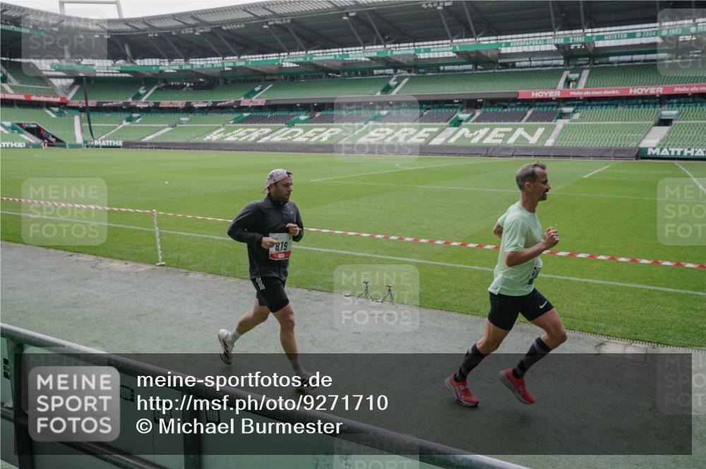 05.10.2025 - 20. swb-Marathon Bremen Michael Burmester http://msf.ph/oto/9271710 05.10.2025 12:44:47 Laufen im Stadion 109, 329, 506, 539, 642, 657, 819, 917, 1631, 2013, 2092, 2188, 2666, 2719, 3150, 3219, 3251, 3327, 3342, 3982, 4358, 4422, 4571, 6302, 6633, 6996, 7099, 7373, 7525, 8169, 8351, 8382, 8828, 9130, 288, 548, 1196, 2249, 5908, 7949, 8030 meine-sportfotos.de