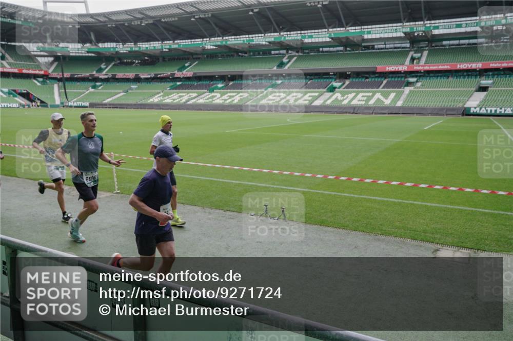 05.10.2025 - 20. swb-Marathon Bremen Michael Burmester http://msf.ph/oto/9271724 05.10.2025 12:44:52 Laufen im Stadion 109, 506, 539, 642, 657, 819, 917, 1055, 1631, 2013, 2188, 2666, 2719, 3150, 3218, 3219, 3251, 3327, 3342, 3982, 4358, 4422, 4571, 6302, 6633, 6996, 7099, 7525, 8169, 8351, 8382, 8828, 9130, 329, 548, 1196, 2092, 2249, 4422, 5908, 7373, 7949, 8030 meine-sportfotos.de