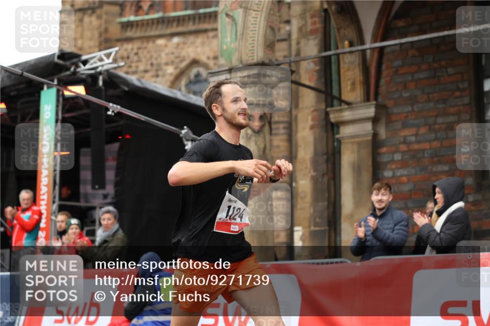 05.10.2025 - 20. swb-Marathon Bremen Yannick Fuchs http://msf.ph/oto/9271739 05.10.2025 12:17:38 Ziel 1124 meine-sportfotos.de