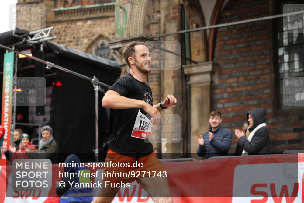 05.10.2025 - 20. swb-Marathon Bremen Yannick Fuchs http://msf.ph/oto/9271743 05.10.2025 12:17:38 Ziel 1124 meine-sportfotos.de