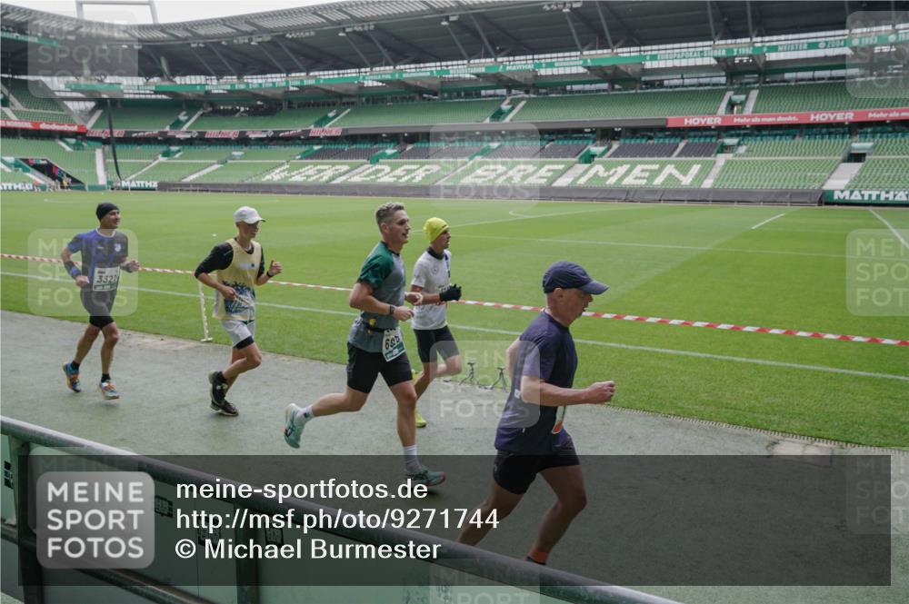05.10.2025 - 20. swb-Marathon Bremen Michael Burmester http://msf.ph/oto/9271744 05.10.2025 12:44:53 Laufen im Stadion 109, 506, 539, 642, 657, 819, 917, 1055, 1631, 2013, 2188, 2666, 2719, 3150, 3218, 3219, 3251, 3327, 3342, 3982, 4358, 4571, 6302, 6633, 6996, 7099, 7525, 8169, 8351, 8382, 8828, 9130, 329, 548, 1196, 2092, 2249, 4422, 5908, 7373, 7949, 8030 meine-sportfotos.de