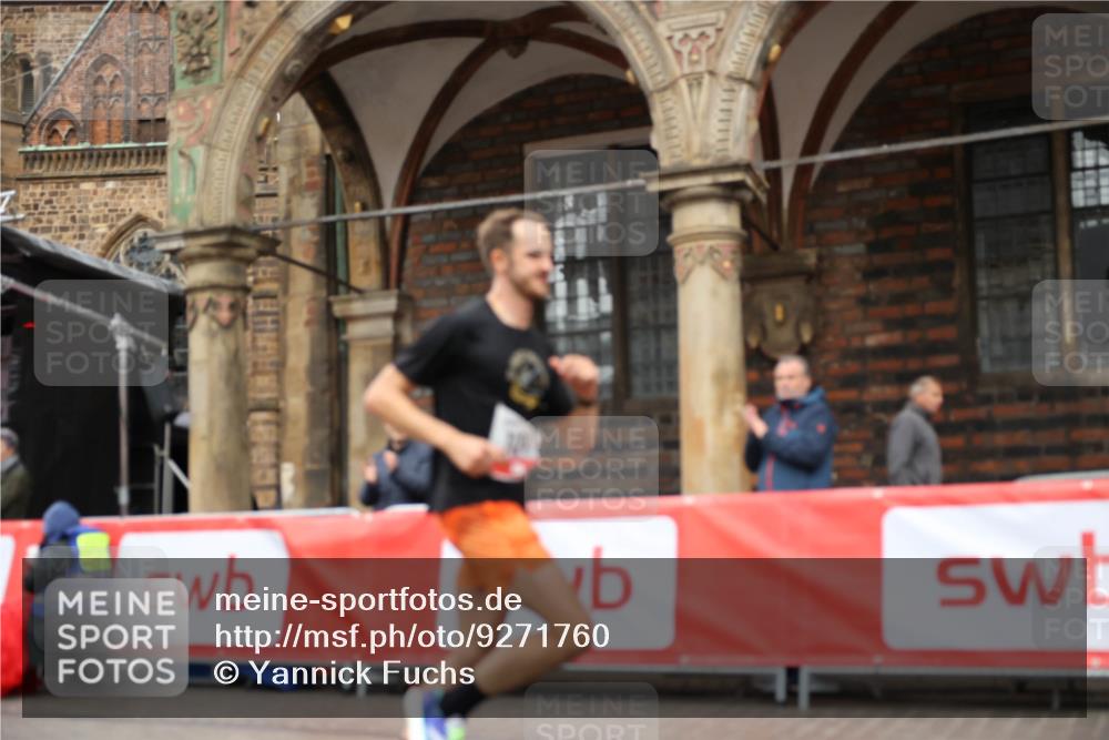 05.10.2025 - 20. swb-Marathon Bremen Yannick Fuchs http://msf.ph/oto/9271760 05.10.2025 12:17:39 Ziel 1124 meine-sportfotos.de