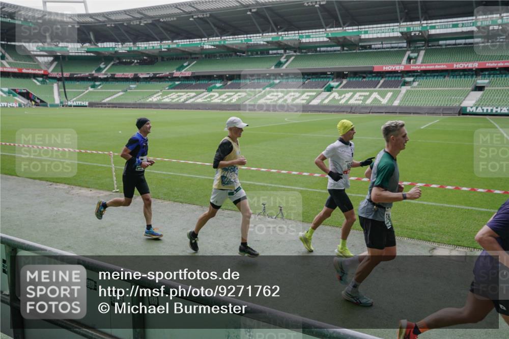 05.10.2025 - 20. swb-Marathon Bremen Michael Burmester http://msf.ph/oto/9271762 05.10.2025 12:44:53 Laufen im Stadion 109, 506, 539, 642, 657, 819, 917, 1055, 1631, 2013, 2188, 2666, 2719, 3150, 3218, 3219, 3251, 3327, 3342, 3982, 4358, 4571, 6302, 6633, 6996, 7099, 7525, 8169, 8351, 8382, 8828, 9130, 329, 548, 1196, 2092, 2249, 4422, 5908, 7373, 7949, 8030 meine-sportfotos.de