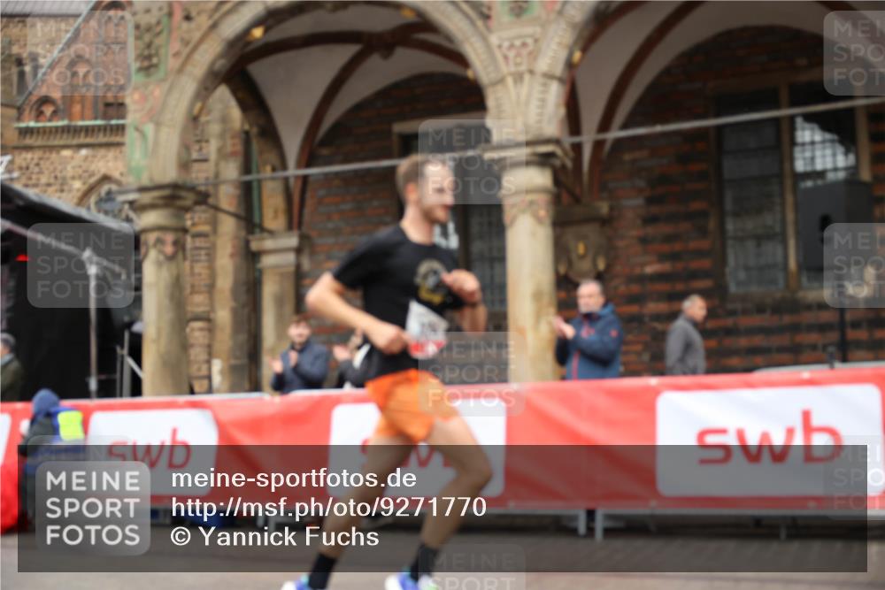 05.10.2025 - 20. swb-Marathon Bremen Yannick Fuchs http://msf.ph/oto/9271770 05.10.2025 12:17:39 Ziel 1124 meine-sportfotos.de