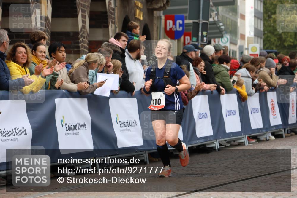 05.10.2025 - 20. swb-Marathon Bremen Strokosch-Dieckow http://msf.ph/oto/9271777 05.10.2025 13:02:34 Ziel 1810, 3327, 7028, 7170 meine-sportfotos.de