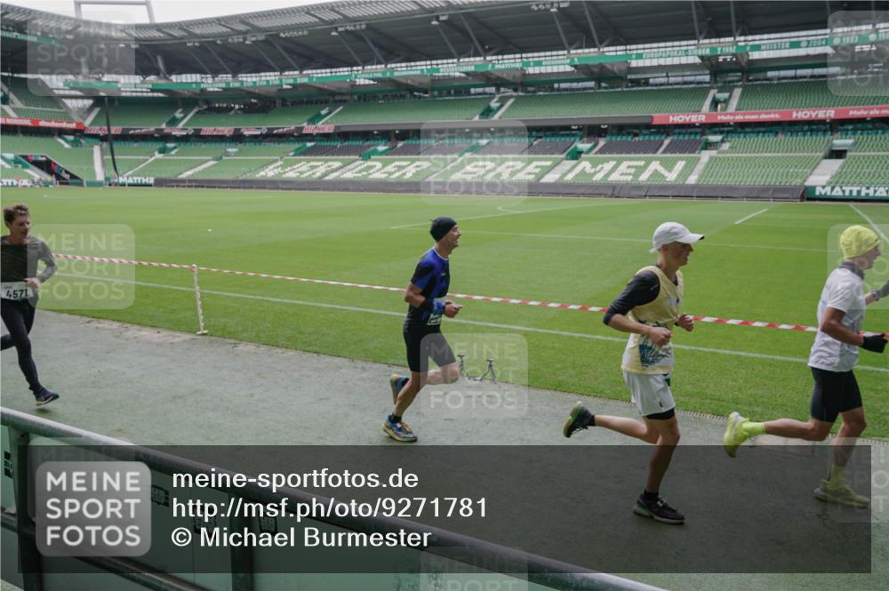 05.10.2025 - 20. swb-Marathon Bremen Michael Burmester http://msf.ph/oto/9271781 05.10.2025 12:44:54 Laufen im Stadion 109, 506, 539, 642, 657, 819, 917, 1055, 1631, 2013, 2188, 2666, 2719, 3150, 3218, 3219, 3251, 3327, 3342, 3982, 4358, 4571, 6302, 6633, 6996, 7099, 7525, 8169, 8351, 8382, 8828, 9130, 329, 548, 1196, 2092, 2249, 4422, 5908, 7373, 7949, 8030 meine-sportfotos.de