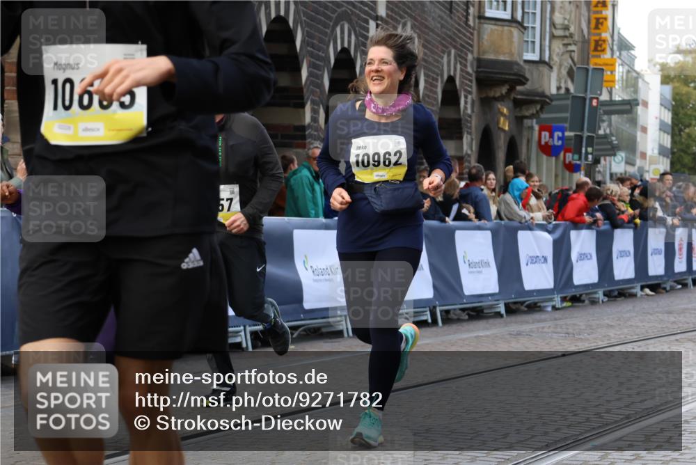 05.10.2025 - 20. swb-Marathon Bremen Strokosch-Dieckow http://msf.ph/oto/9271782 05.10.2025 11:10:43 Ziel 9446, 9572, 9804, 9984, 10399, 10665, 10861, 10962, 11157, 11161 meine-sportfotos.de