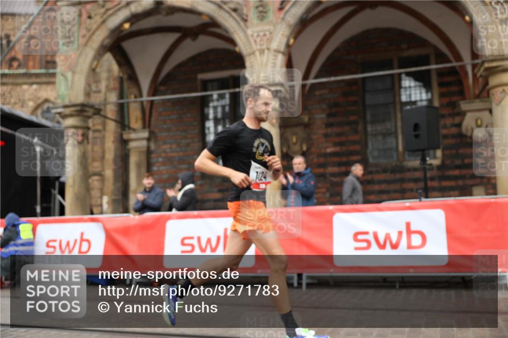 05.10.2025 - 20. swb-Marathon Bremen Yannick Fuchs http://msf.ph/oto/9271783 05.10.2025 12:17:39 Ziel 1124 meine-sportfotos.de