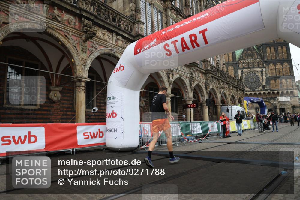 05.10.2025 - 20. swb-Marathon Bremen Yannick Fuchs http://msf.ph/oto/9271788 05.10.2025 12:17:40 Ziel 1124 meine-sportfotos.de
