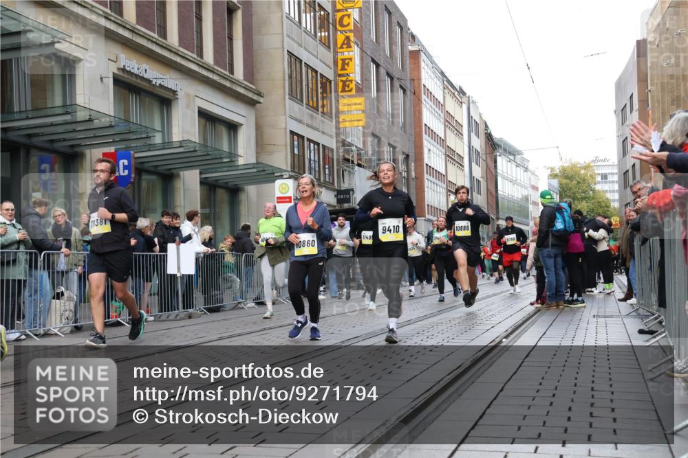 05.10.2025 - 20. swb-Marathon Bremen Strokosch-Dieckow http://msf.ph/oto/9271794 05.10.2025 11:09:32 Ziel 9001, 9288, 9410, 9538, 9561, 9685, 9731, 9732, 9760, 9887, 9972, 10245, 10316, 10412, 10435, 10448, 10515, 10659, 10672, 10827, 10860, 10881, 10885, 10886, 11206, 11219, 11381, 11405, 11407, 11486, 11634, 11654, 11655, 11664, 11748, 9001, 9288, 9410, 9538, 9561, 9685, 9731, 9732, 9760, 9887, 9972, 10245, 10316, 10412, 10435, 10448, 10515, 10659, 10672, 10827, 10860, 10881, 10885, 10886, 11206, 11219, 11381, 11405, 11664 meine-sportfotos.de