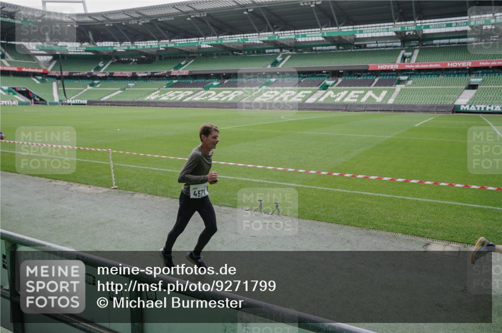 05.10.2025 - 20. swb-Marathon Bremen Michael Burmester http://msf.ph/oto/9271799 05.10.2025 12:44:55 Laufen im Stadion 109, 506, 539, 642, 657, 819, 917, 1055, 1631, 2013, 2188, 2666, 2719, 3150, 3218, 3219, 3251, 3327, 3342, 3982, 4358, 4571, 6302, 6633, 6996, 7099, 7525, 8169, 8351, 8382, 8828, 9130, 329, 548, 1196, 2092, 2249, 4422, 5908, 7373, 7949, 8030 meine-sportfotos.de