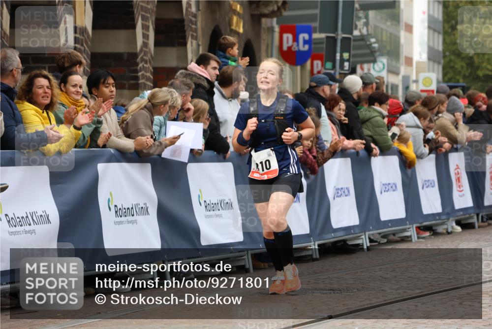 05.10.2025 - 20. swb-Marathon Bremen Strokosch-Dieckow http://msf.ph/oto/9271801 05.10.2025 13:02:34 Ziel 1810, 3327, 7028, 7170 meine-sportfotos.de