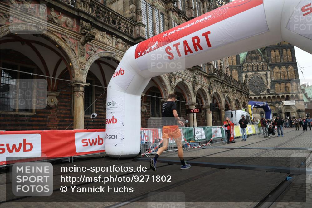 05.10.2025 - 20. swb-Marathon Bremen Yannick Fuchs http://msf.ph/oto/9271802 05.10.2025 12:17:41 Ziel 1124 meine-sportfotos.de