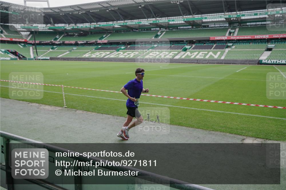 05.10.2025 - 20. swb-Marathon Bremen Michael Burmester http://msf.ph/oto/9271811 05.10.2025 12:44:56 Laufen im Stadion 109, 506, 539, 642, 657, 819, 917, 1055, 1631, 2013, 2188, 2666, 2719, 3150, 3218, 3219, 3251, 3327, 3342, 3982, 4358, 4571, 6302, 6633, 6996, 7099, 7525, 8169, 8351, 8382, 8747, 8828, 9130, 329, 548, 1196, 2092, 2249, 4422, 5908, 7373, 7949, 8030 meine-sportfotos.de