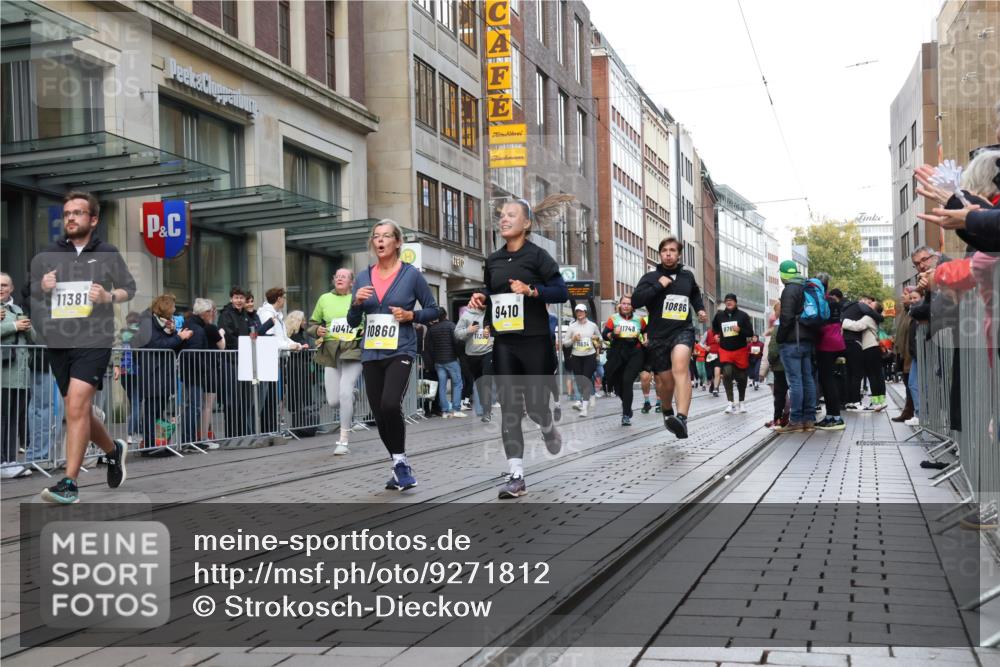 05.10.2025 - 20. swb-Marathon Bremen Strokosch-Dieckow http://msf.ph/oto/9271812 05.10.2025 11:09:33 Ziel 9001, 9288, 9410, 9538, 9554, 9561, 9685, 9731, 9732, 9760, 9887, 9972, 10245, 10316, 10383, 10412, 10435, 10448, 10515, 10659, 10672, 10827, 10860, 10881, 10885, 10886, 10969, 11206, 11219, 11381, 11401, 11405, 11407, 11486, 11634, 11654, 11655, 11748, 9001, 9288, 9410, 9538, 9554, 9561, 9685, 9731, 9732, 9760, 9887, 9972, 10245, 10316, 10383, 10412, 10435, 10448, 10515, 10659, 10672, 10827, 10860, 10881, 10885, 10886, 10969, 11206, 11219, 11381, 11401, 11405 meine-sportfotos.de