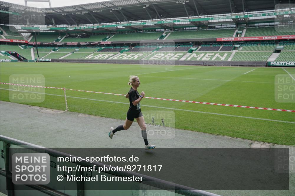 05.10.2025 - 20. swb-Marathon Bremen Michael Burmester http://msf.ph/oto/9271817 05.10.2025 12:45:01 Laufen im Stadion 109, 506, 539, 642, 657, 819, 917, 1055, 1631, 1790, 2013, 2188, 2666, 2719, 3150, 3218, 3219, 3251, 3327, 3342, 3982, 4358, 4571, 6302, 6633, 6996, 7099, 7525, 8169, 8351, 8382, 8747, 8828, 9130, 329, 548, 2092, 4422, 5908, 7373, 7949, 8030 meine-sportfotos.de