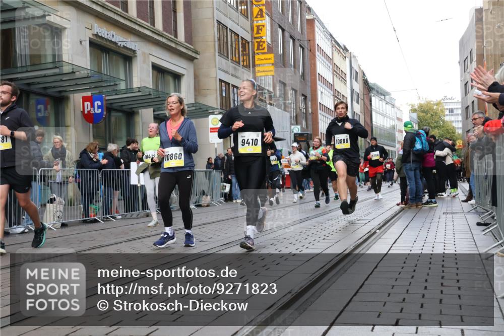 05.10.2025 - 20. swb-Marathon Bremen Strokosch-Dieckow http://msf.ph/oto/9271823 05.10.2025 11:09:33 Ziel 9001, 9288, 9410, 9538, 9554, 9561, 9685, 9731, 9732, 9760, 9887, 9972, 10245, 10316, 10383, 10412, 10435, 10448, 10515, 10659, 10672, 10827, 10860, 10881, 10885, 10886, 10969, 11206, 11219, 11381, 11401, 11405, 11407, 11486, 11634, 11654, 11655, 11748, 9001, 9288, 9410, 9538, 9554, 9561, 9685, 9731, 9732, 9760, 9887, 9972, 10245, 10316, 10383, 10412, 10435, 10448, 10515, 10659, 10672, 10827, 10860, 10881, 10885, 10886, 10969, 11206, 11219, 11381, 11401, 11405 meine-sportfotos.de