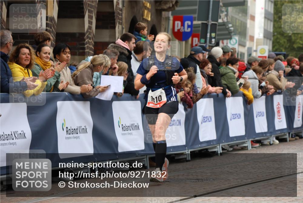 05.10.2025 - 20. swb-Marathon Bremen Strokosch-Dieckow http://msf.ph/oto/9271832 05.10.2025 13:02:34 Ziel 1810, 3327, 7028, 7170 meine-sportfotos.de