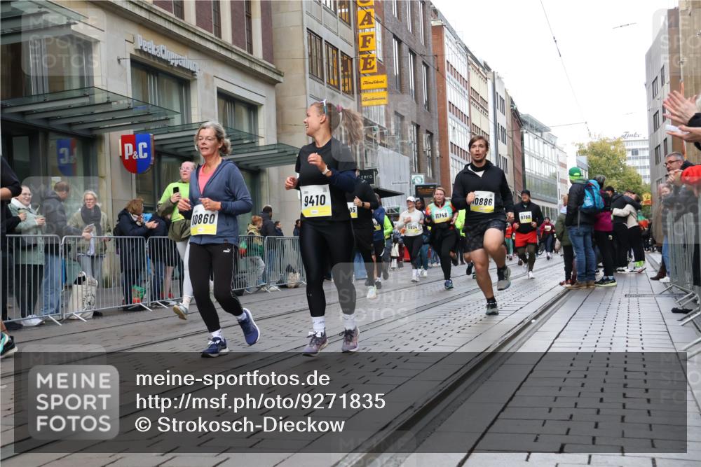 05.10.2025 - 20. swb-Marathon Bremen Strokosch-Dieckow http://msf.ph/oto/9271835 05.10.2025 11:09:33 Ziel 9001, 9288, 9410, 9538, 9554, 9561, 9685, 9731, 9732, 9760, 9887, 9972, 10245, 10316, 10383, 10412, 10435, 10448, 10515, 10659, 10672, 10827, 10860, 10881, 10885, 10886, 10969, 11206, 11219, 11381, 11401, 11405, 11407, 11486, 11634, 11654, 11655, 11748, 9001, 9288, 9410, 9538, 9554, 9561, 9685, 9731, 9732, 9760, 9887, 9972, 10245, 10316, 10383, 10412, 10435, 10448, 10515, 10659, 10672, 10827, 10860, 10881, 10885, 10886, 10969, 11206, 11219, 11381, 11401, 11405 meine-sportfotos.de