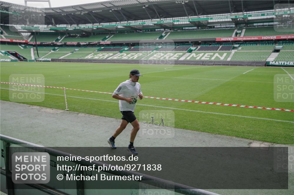 05.10.2025 - 20. swb-Marathon Bremen Michael Burmester http://msf.ph/oto/9271838 05.10.2025 12:45:06 Laufen im Stadion 109, 539, 642, 657, 819, 917, 1055, 1146, 1631, 1790, 1883, 2013, 2188, 2666, 2719, 3150, 3197, 3218, 3219, 3251, 3327, 3342, 3982, 4358, 4571, 6302, 6633, 6996, 7525, 8169, 8351, 8382, 8747, 8828, 9130, 329, 506, 917, 2092, 4422, 7099, 7373 meine-sportfotos.de