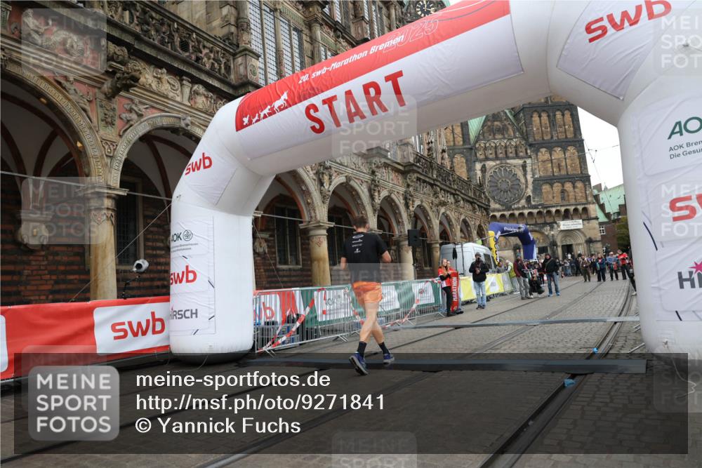 05.10.2025 - 20. swb-Marathon Bremen Yannick Fuchs http://msf.ph/oto/9271841 05.10.2025 12:17:41 Ziel 1124 meine-sportfotos.de