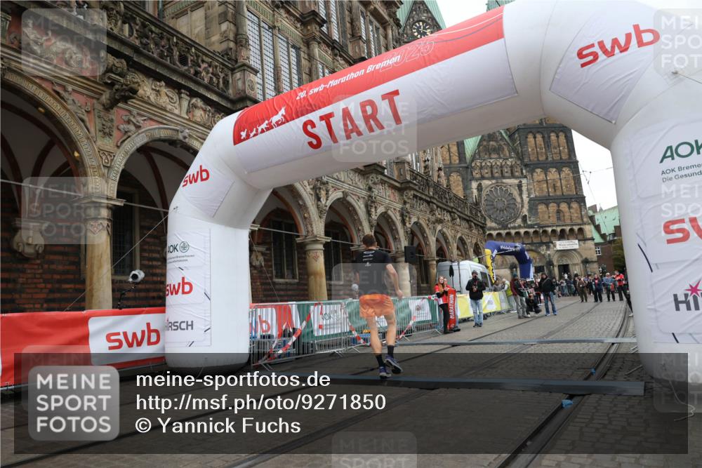 05.10.2025 - 20. swb-Marathon Bremen Yannick Fuchs http://msf.ph/oto/9271850 05.10.2025 12:17:41 Ziel 1124 meine-sportfotos.de