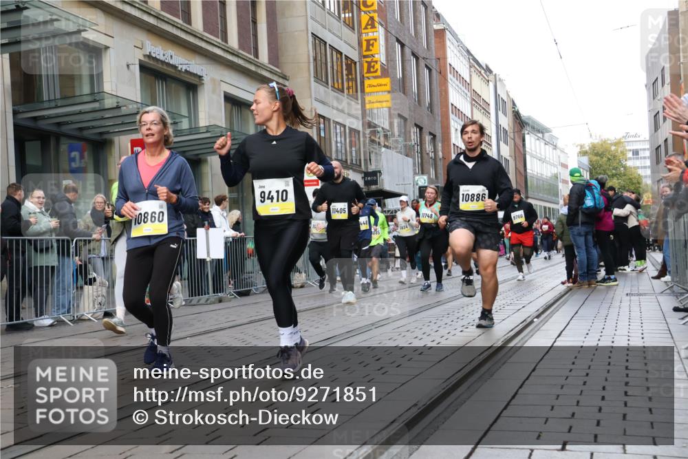 05.10.2025 - 20. swb-Marathon Bremen Strokosch-Dieckow http://msf.ph/oto/9271851 05.10.2025 11:09:34 Ziel 9001, 9288, 9410, 9470, 9476, 9538, 9554, 9561, 9685, 9731, 9732, 9760, 9887, 9972, 10316, 10383, 10412, 10435, 10448, 10515, 10659, 10672, 10827, 10860, 10881, 10885, 10886, 10969, 11206, 11219, 11381, 11401, 11405, 11486, 11634, 11654, 11655, 11748, 9001, 9288, 9410, 9470, 9476, 9538, 9554, 9561, 9685, 9731, 9732, 9760, 9887, 9972, 10316, 10383, 10412, 10435, 10448, 10515, 10659, 10672, 10827, 10860, 10881, 10885, 10886, 10969, 11206, 11219, 11381, 11401, 11405 meine-sportfotos.de