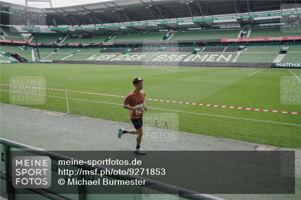 05.10.2025 - 20. swb-Marathon Bremen Michael Burmester http://msf.ph/oto/9271853 05.10.2025 12:45:08 Laufen im Stadion 109, 539, 642, 657, 819, 1055, 1146, 1631, 1790, 1883, 2013, 2188, 2666, 2719, 3150, 3197, 3218, 3219, 3251, 3327, 3342, 3982, 4358, 4571, 6150, 6302, 6633, 6996, 8169, 8351, 8382, 8747, 8828, 9130, 329, 506, 917, 2092, 4422, 7099, 7373, 7525 meine-sportfotos.de