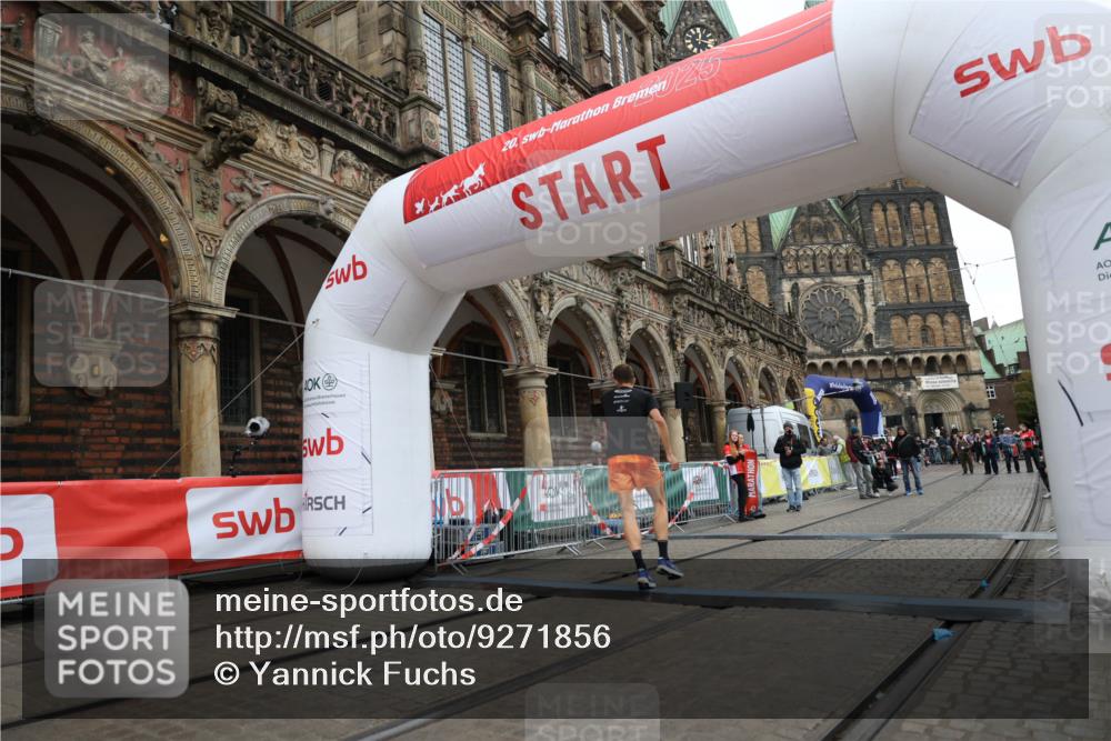05.10.2025 - 20. swb-Marathon Bremen Yannick Fuchs http://msf.ph/oto/9271856 05.10.2025 12:17:41 Ziel 1124 meine-sportfotos.de