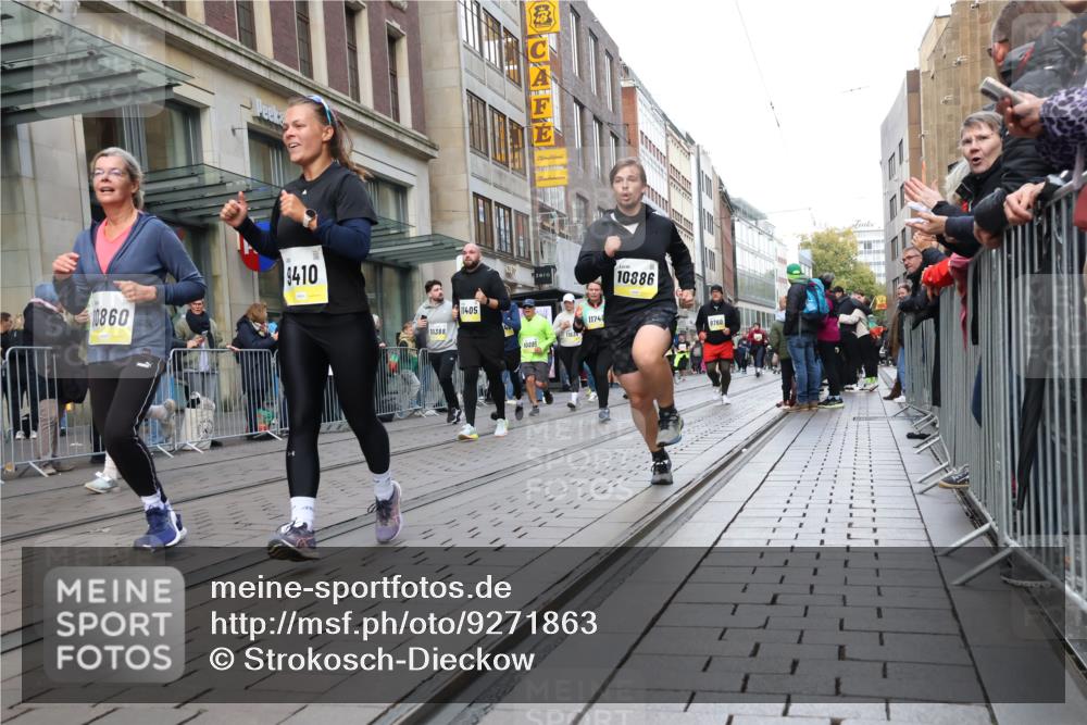 05.10.2025 - 20. swb-Marathon Bremen Strokosch-Dieckow http://msf.ph/oto/9271863 05.10.2025 11:09:34 Ziel 9001, 9288, 9410, 9470, 9476, 9538, 9554, 9561, 9685, 9731, 9732, 9760, 9887, 9972, 10316, 10383, 10412, 10435, 10448, 10515, 10659, 10672, 10827, 10860, 10881, 10885, 10886, 10969, 11206, 11219, 11381, 11401, 11405, 11486, 11634, 11654, 11655, 11748, 9001, 9288, 9410, 9470, 9476, 9538, 9554, 9561, 9685, 9731, 9732, 9760, 9887, 9972, 10316, 10383, 10412, 10435, 10448, 10515, 10659, 10672, 10827, 10860, 10881, 10885, 10886, 10969, 11206, 11219, 11381, 11401, 11405 meine-sportfotos.de