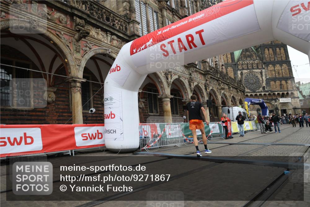 05.10.2025 - 20. swb-Marathon Bremen Yannick Fuchs http://msf.ph/oto/9271867 05.10.2025 12:17:41 Ziel 1124 meine-sportfotos.de