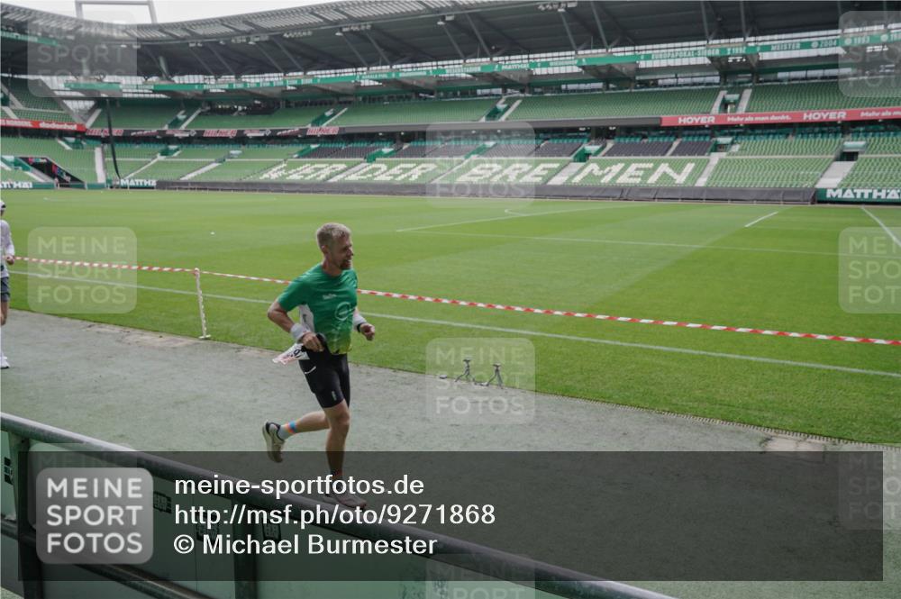 05.10.2025 - 20. swb-Marathon Bremen Michael Burmester http://msf.ph/oto/9271868 05.10.2025 12:45:16 Laufen im Stadion 109, 642, 657, 819, 1055, 1146, 1631, 1790, 1883, 2013, 2188, 2666, 2719, 3197, 3218, 3219, 3251, 3327, 3342, 4358, 4571, 4786, 6150, 6302, 6633, 6996, 7440, 8169, 8351, 8382, 8747, 8828, 9130, 506, 539, 657, 917, 3150, 3219, 3982, 7099, 7525 meine-sportfotos.de