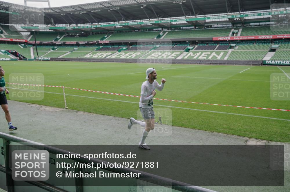 05.10.2025 - 20. swb-Marathon Bremen Michael Burmester http://msf.ph/oto/9271881 05.10.2025 12:45:18 Laufen im Stadion 109, 642, 819, 1055, 1146, 1631, 1790, 1883, 2013, 2188, 2666, 2719, 3197, 3218, 3251, 3327, 3342, 4358, 4571, 4786, 6150, 6302, 6633, 6996, 7440, 8169, 8351, 8747, 8828, 9130, 506, 539, 642, 657, 917, 3150, 3219, 3982, 7099, 7525, 8382 meine-sportfotos.de