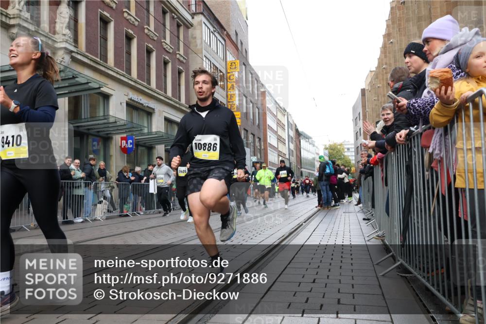 05.10.2025 - 20. swb-Marathon Bremen Strokosch-Dieckow http://msf.ph/oto/9271886 05.10.2025 11:09:35 Ziel 9001, 9288, 9410, 9470, 9476, 9538, 9554, 9561, 9685, 9760, 9887, 9972, 10316, 10383, 10412, 10435, 10448, 10515, 10596, 10659, 10672, 10827, 10860, 10881, 10885, 10886, 10969, 11206, 11219, 11381, 11401, 11405, 11486, 11536, 11634, 11654, 11655, 11748, 9001, 9288, 9410, 9470, 9476, 9538, 9554, 9561, 9685, 9760, 9887, 9972, 10316, 10383, 10412, 10435, 10448, 10515, 10596, 10659, 10672, 10827, 10860, 10881, 10885, 10886, 10969, 11206, 11219, 11381, 11401, 11405 meine-sportfotos.de