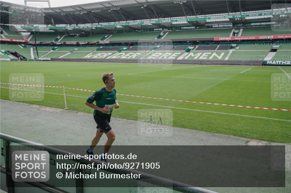 05.10.2025 - 20. swb-Marathon Bremen Michael Burmester http://msf.ph/oto/9271905 05.10.2025 12:45:19 Laufen im Stadion 109, 819, 1055, 1146, 1631, 1790, 1883, 2013, 2188, 2666, 2719, 3197, 3218, 3251, 3327, 3342, 4358, 4571, 4786, 6150, 6302, 6633, 6996, 7440, 8169, 8351, 8747, 8828, 9130, 506, 539, 642, 657, 917, 3150, 3219, 3251, 3982, 6633, 7099, 7525, 8169, 8351, 8382 meine-sportfotos.de