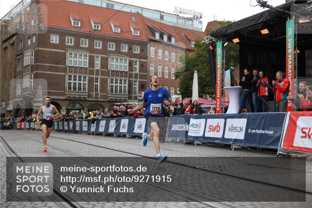 05.10.2025 - 20. swb-Marathon Bremen Yannick Fuchs http://msf.ph/oto/9271915 05.10.2025 12:17:52 Ziel 1739 meine-sportfotos.de