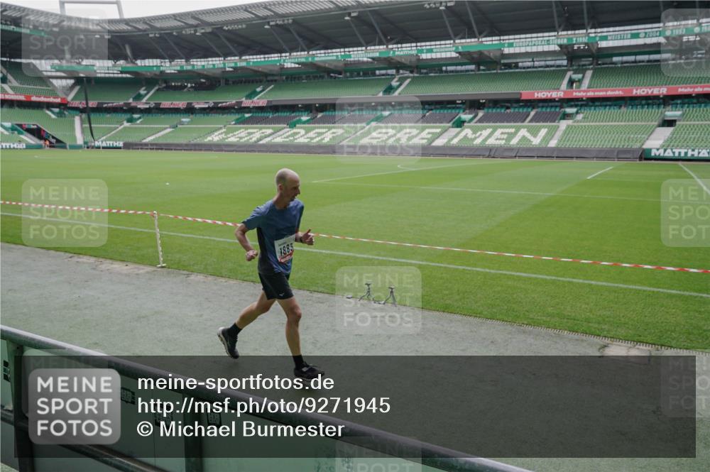 05.10.2025 - 20. swb-Marathon Bremen Michael Burmester http://msf.ph/oto/9271945 05.10.2025 12:45:26 Laufen im Stadion 109, 349, 819, 1055, 1146, 1631, 1790, 1883, 2666, 2719, 3197, 3218, 3327, 3342, 3807, 4358, 4571, 4786, 5132, 5588, 6150, 6302, 6996, 7440, 8747, 8828, 9130, 539, 642, 657, 917, 2013, 2188, 3150, 3219, 3251, 3982, 6633, 7525, 8169, 8351, 8382 meine-sportfotos.de
