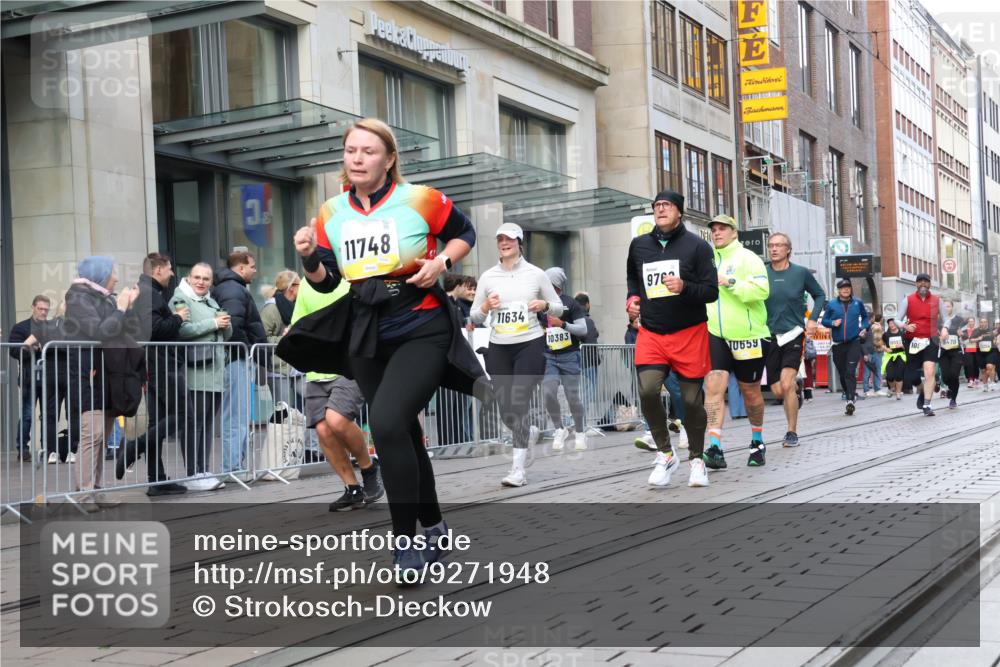 05.10.2025 - 20. swb-Marathon Bremen Strokosch-Dieckow http://msf.ph/oto/9271948 05.10.2025 11:09:37 Ziel 7799, 9001, 9288, 9410, 9470, 9476, 9554, 9561, 9685, 9760, 9972, 10383, 10412, 10435, 10448, 10515, 10563, 10596, 10659, 10827, 10860, 10885, 10969, 11206, 11219, 11381, 11401, 11405, 11486, 11536, 11634, 11655, 11748, 7799, 9001, 9288, 9410, 9470, 9476, 9554, 9561, 9685, 9760, 9972, 10383, 10412, 10435, 10448, 10515, 10563, 10596, 10659, 10827, 10860, 10885, 10969, 11206, 11219, 11381, 11401, 11405 meine-sportfotos.de