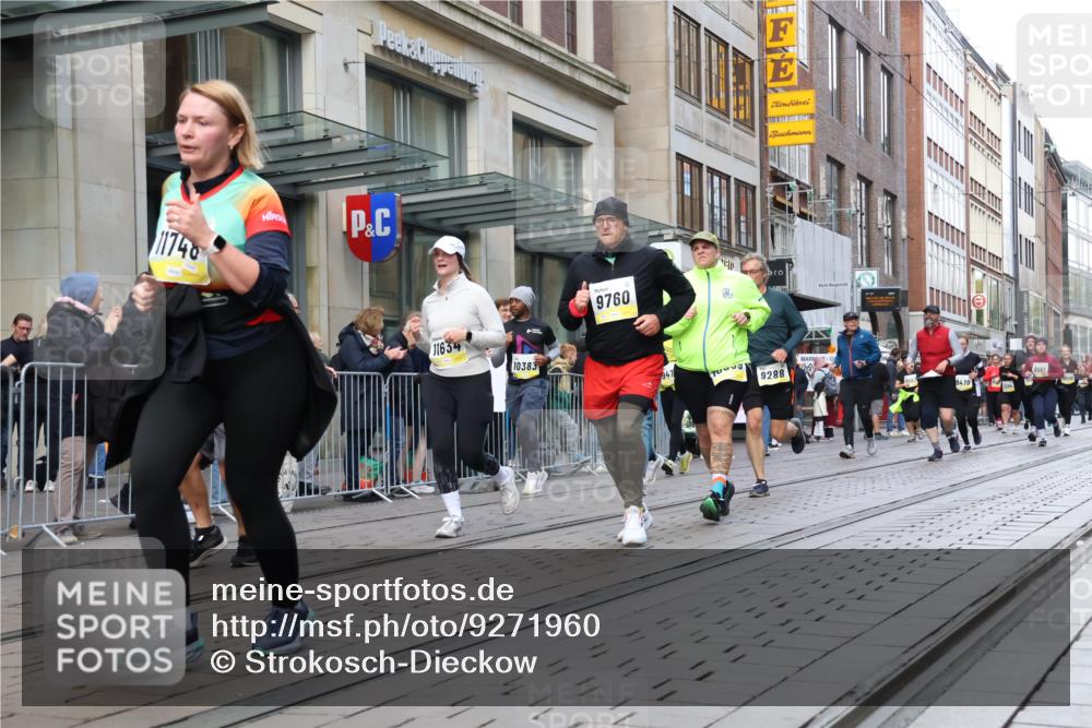 05.10.2025 - 20. swb-Marathon Bremen Strokosch-Dieckow http://msf.ph/oto/9271960 05.10.2025 11:09:37 Ziel 7799, 9001, 9288, 9410, 9470, 9476, 9554, 9561, 9685, 9760, 9972, 10383, 10412, 10435, 10448, 10515, 10563, 10596, 10659, 10827, 10860, 10885, 10969, 11206, 11219, 11381, 11401, 11405, 11486, 11536, 11634, 11655, 11748, 7799, 9001, 9288, 9410, 9470, 9476, 9554, 9561, 9685, 9760, 9972, 10383, 10412, 10435, 10448, 10515, 10563, 10596, 10659, 10827, 10860, 10885, 10969, 11206, 11219, 11381, 11401, 11405 meine-sportfotos.de
