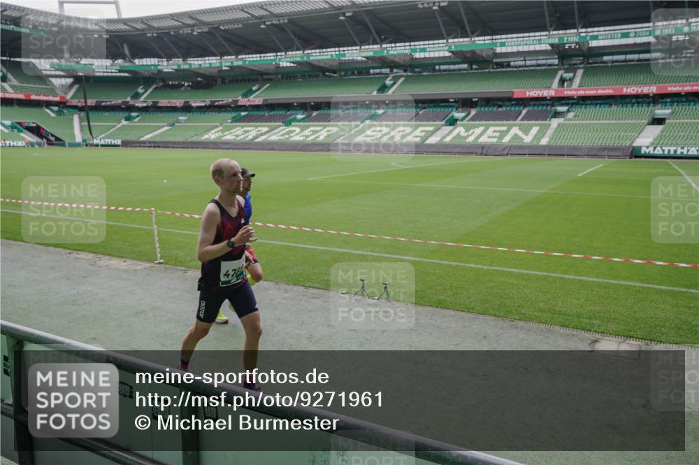 05.10.2025 - 20. swb-Marathon Bremen Michael Burmester http://msf.ph/oto/9271961 05.10.2025 12:45:29 Laufen im Stadion 109, 349, 649, 819, 852, 1055, 1146, 1307, 1631, 1790, 1883, 2666, 2719, 3197, 3218, 3327, 3342, 3807, 4358, 4571, 4786, 5132, 5588, 6150, 6302, 6996, 7028, 7440, 8747, 8828, 9130, 539, 642, 657, 819, 2013, 2188, 3150, 3219, 3251, 3982, 4358, 6633, 8169, 8351, 8382 meine-sportfotos.de