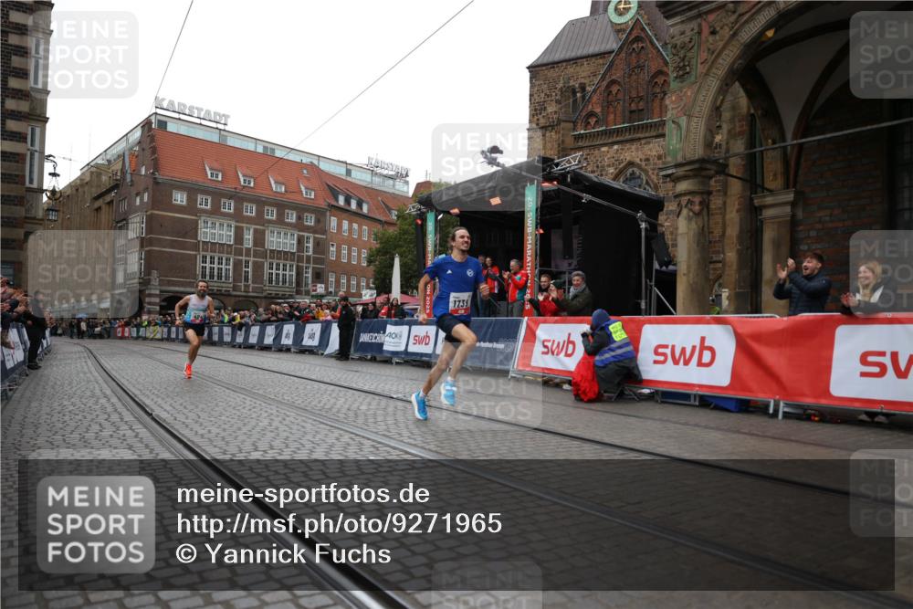 05.10.2025 - 20. swb-Marathon Bremen Yannick Fuchs http://msf.ph/oto/9271965 05.10.2025 12:17:53 Ziel 404, 1739 meine-sportfotos.de