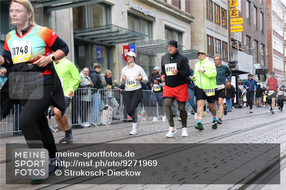 05.10.2025 - 20. swb-Marathon Bremen Strokosch-Dieckow http://msf.ph/oto/9271969 05.10.2025 11:09:38 Ziel 7799, 9288, 9410, 9470, 9476, 9554, 9561, 9685, 9760, 9972, 10383, 10412, 10435, 10448, 10515, 10563, 10596, 10659, 10827, 10860, 10885, 10969, 11206, 11219, 11381, 11401, 11405, 11486, 11536, 11634, 11748, 7799, 9288, 9410, 9470, 9476, 9554, 9561, 9685, 9760, 9972, 10383, 10412, 10435, 10448, 10515, 10563, 10596, 10659, 10827, 10860, 10885, 10969, 11206, 11219, 11381, 11401, 11405 meine-sportfotos.de